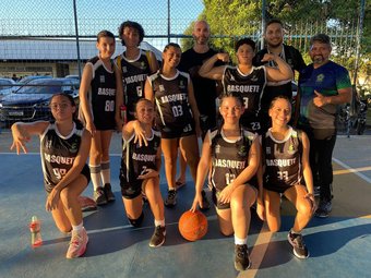 Basquete feminino do CBV com o técnico Paulo Russo 1 - Ft Divulgação.jpeg