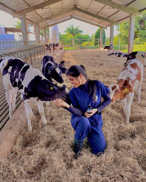 Esther Assunçao em atividades do curso de Zootecnia - Fts Arquivo Pessoal  (8)