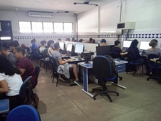Estudantes_respondendo_questionario_do_PDI_materia