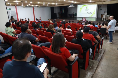 As reuniões foram realizadas com os pais dos alunos dos cursos técnicos integrados ao ensino médio, no último dia 17