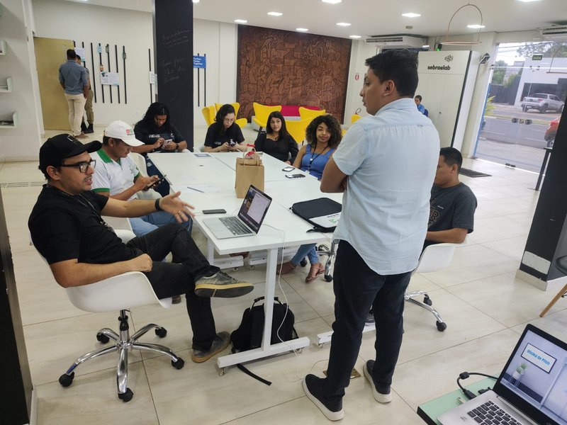 Estudantes participam de oficina