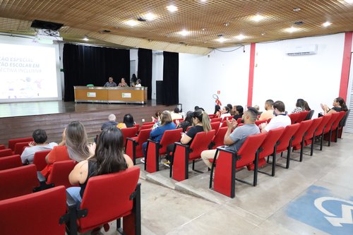 Aula inaugural do Curso FIC Educação especial