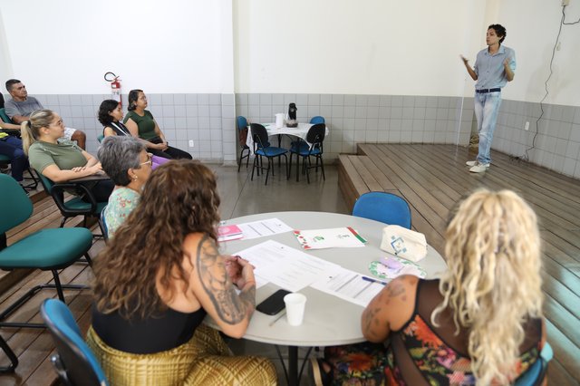 Marcio Eduardo em sua defesa de TCC, para a banca examinadora, gestores e alunos do CBV.