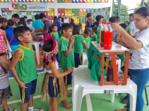 Os acadêmicos coordenaram as atividades recreativas e pedagógicas voltadas às crianças e adolescentes